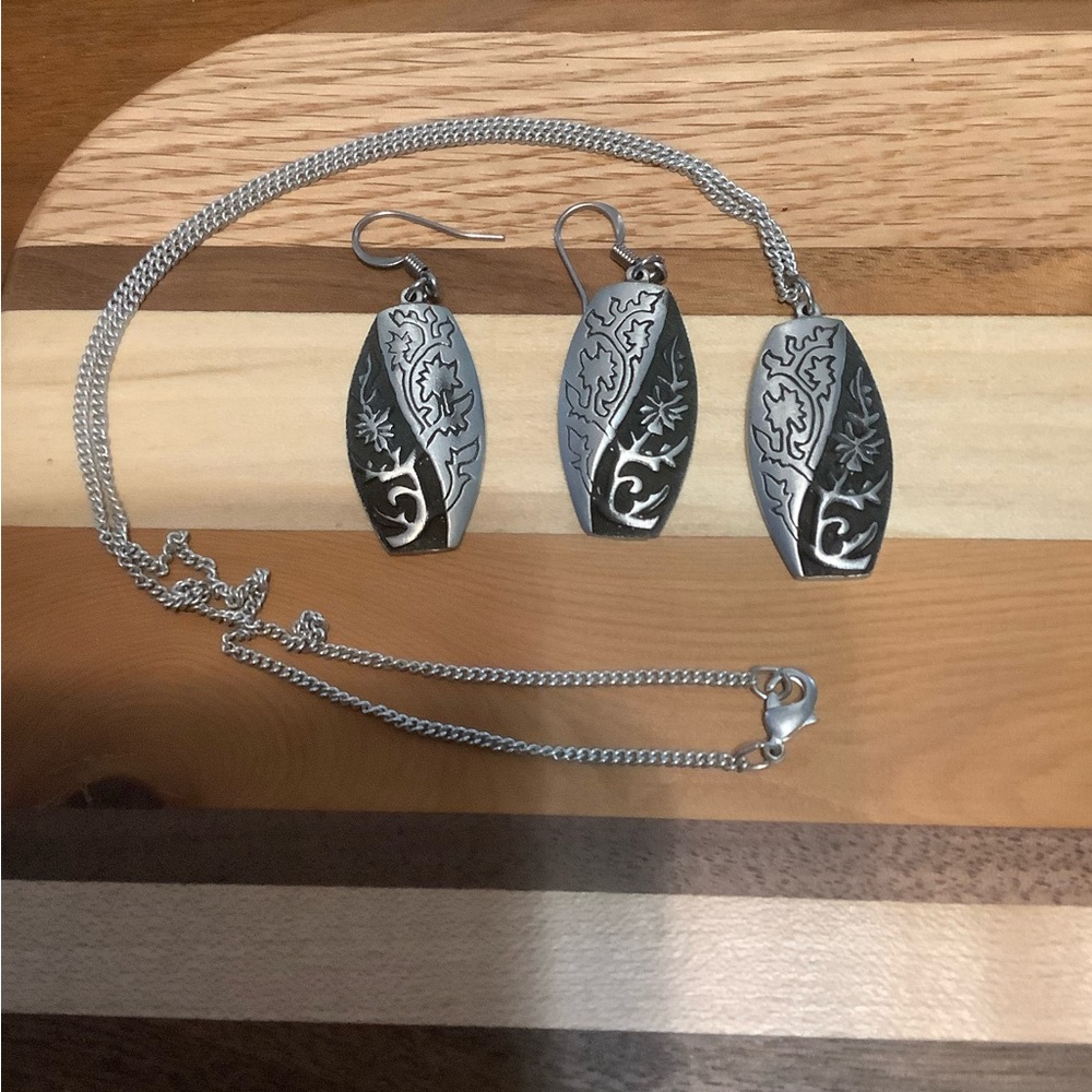 Pewter Leaf Design Jewelry Set